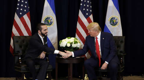 Trump impone aranceles a El Salvador pese a su cercanía con Bukele
