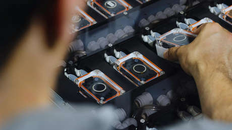 Neuralink busca voluntarios para implantar su chip de control de dispositivos con la mente