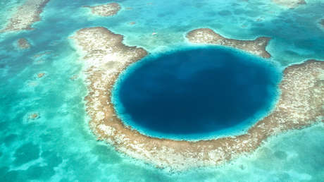 El fondo del misterioso Gran Agujero Azul oculta un secreto "sin precedentes"
