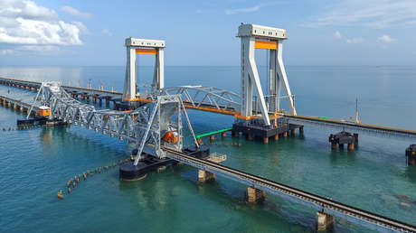 VIDEO: Inauguran el primer puente marítimo con elevación vertical de la India