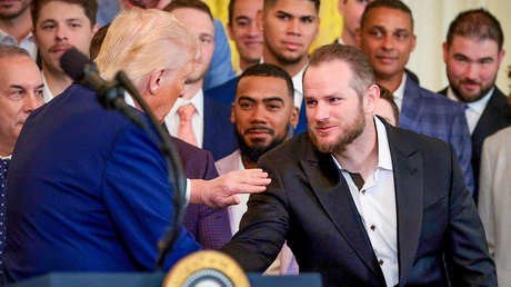 "Estos tipos son como el acero": Trump tras estrechar la mano de un jugador de béisbol profesional