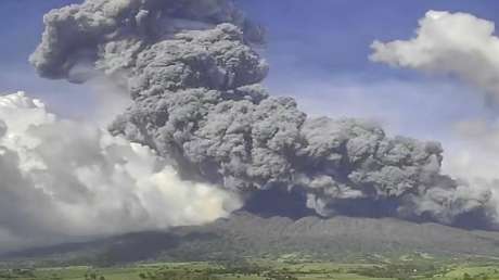 VIDEO: El monte Canlaón entra en erupción de forma explosiva en Filipinas
