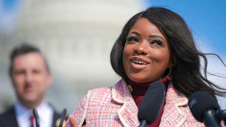 "Cansados de recoger algodón": Una demócrata explica por qué EE.UU. necesita inmigrantes