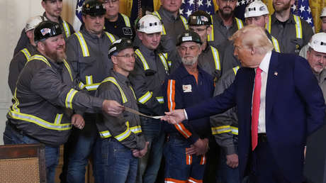 "Hermoso carbón limpio": Trump revoca las políticas 'eco-friendly' de Biden