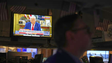 Demócratas acusan a Trump de manipulación del mercado tras aconsejar comprar acciones