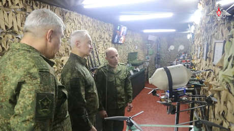 VIDEO: El ministro de Defensa ruso inspecciona las tropas que operan en la provincia de Járkov