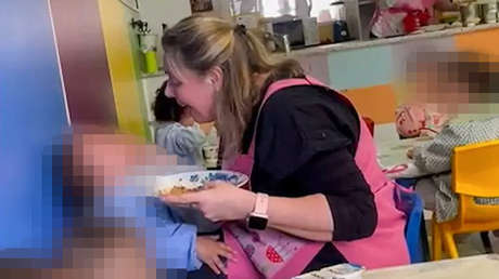"¿Escupes la comida? Te la vuelvo a meter": exhiben indignante agresión a una niña en guardería