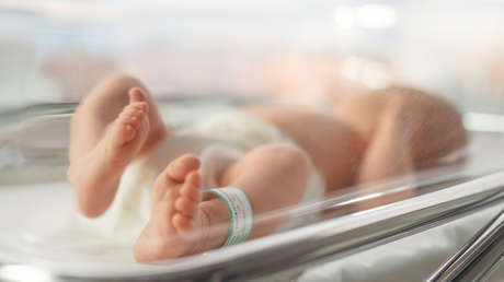 Una mujer da a luz al bebé de un desconocido tras recibir el embrión equivocado