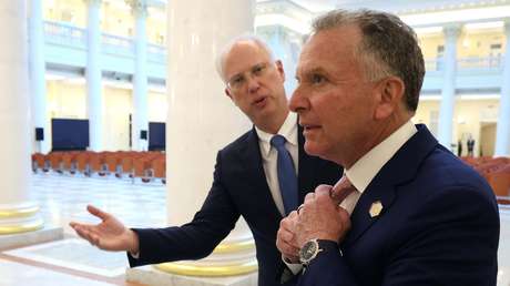 "Haz algo útil con tu vida": Enviado de Putin responde a un periodista británico