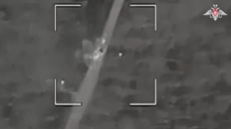 VIDEO: Dron FPV ruso desata su poder contra un vehículo de rotación ucraniano