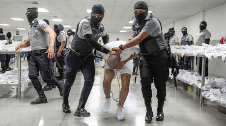 EE.UU. no descarta deportar a presos estadounidenses a la megacárcel en El Salvador