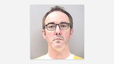 Se hace pasar por un exnovio de su esposa para 'salvar' el matrimonio, pero la historia tuvo un macabro final