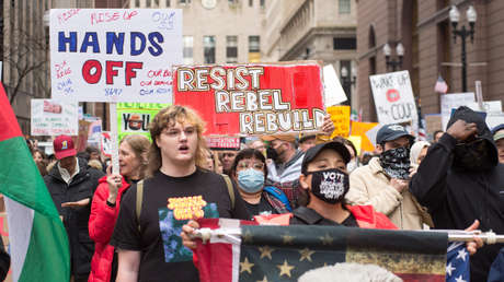 Miles de personas protestan contra Trump en todo EE.UU. (VIDEOS)