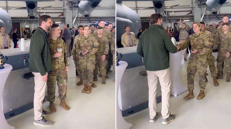 VIDEO: J.D. Vance sirve cerveza a militares estadounidenses