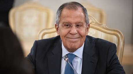 "¿No confía en la palabra del presidente de EE.UU.?": Lavrov hace una broma a presentadora de CBS