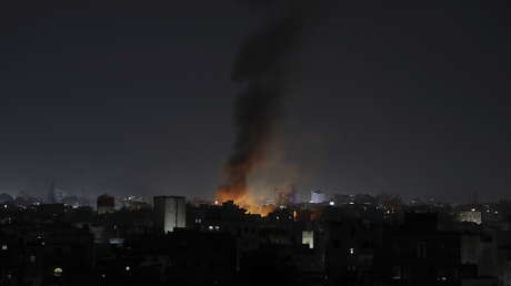 VIDEO: Civiles gritan y corren en Yemen durante los bombardeos de EE.UU.