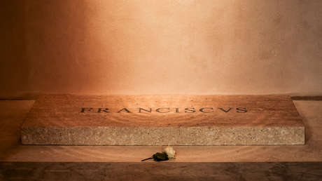 Primeras imágenes de la tumba del papa Francisco tras el funeral
