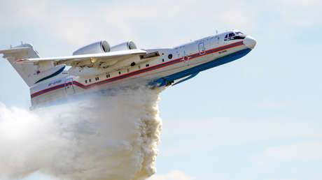 Putin ordena enviar varios aviones de emergencias a Irán para extinguir el incendio en el puerto