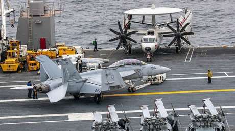 Un caza F-18 de EE.UU. cae al mar Rojo