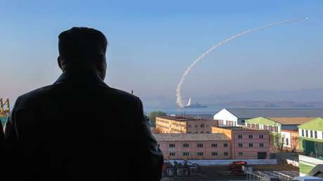 FOTOS: Nuevo destructor de la Armada de la RPDC prueba sus poderosas armas bajo la supervisión de Kim