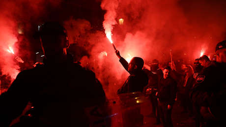 Kremlin: Occidente hace la vista gorda ante los nazis con antorchas en Ucrania