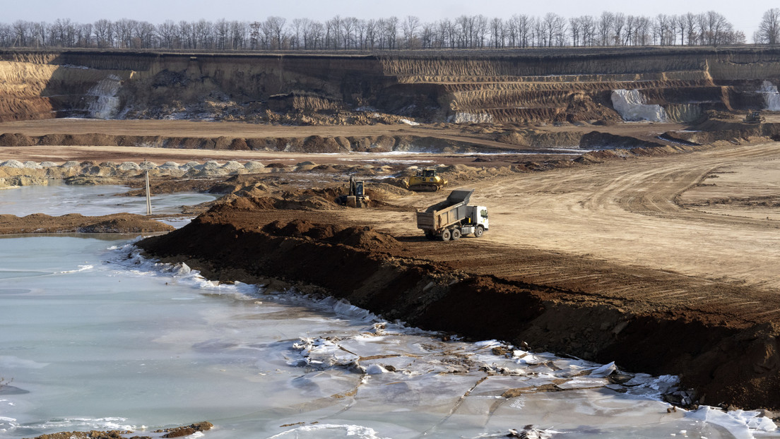 Medvédev: "Ucrania pagará la ayuda de EE.UU. con la riqueza nacional de un país que desaparece"
