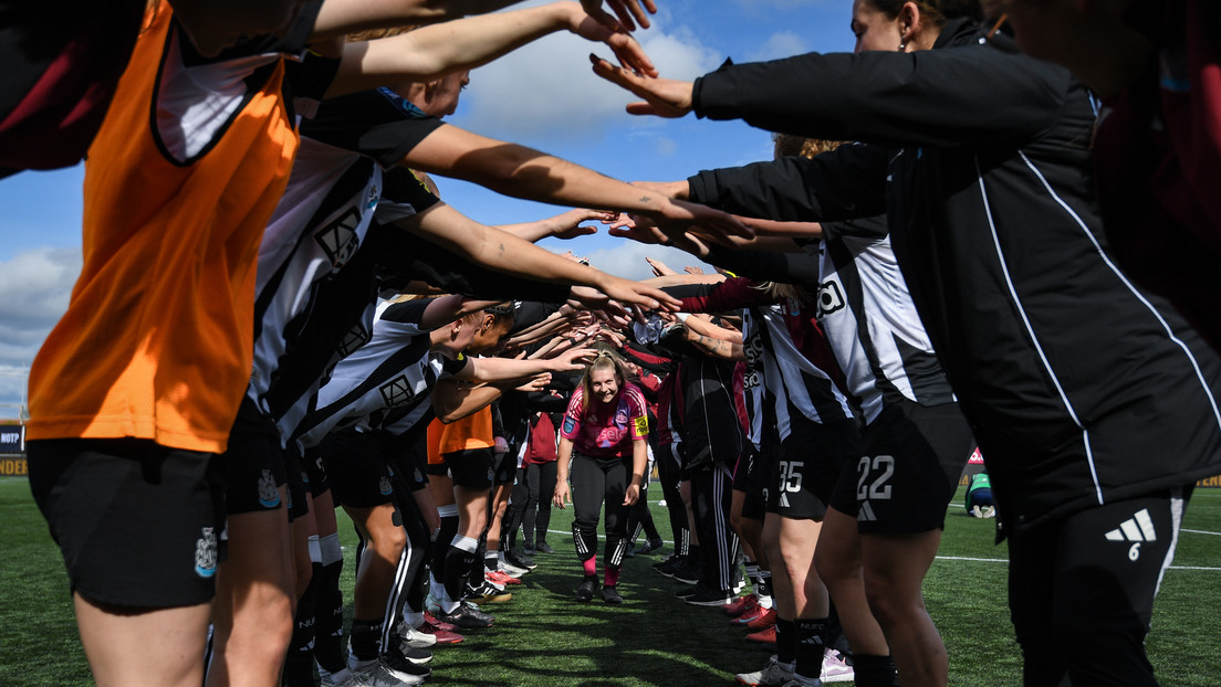 Prohíben a las mujeres transgénero jugar en el fútbol femenil de Inglaterra