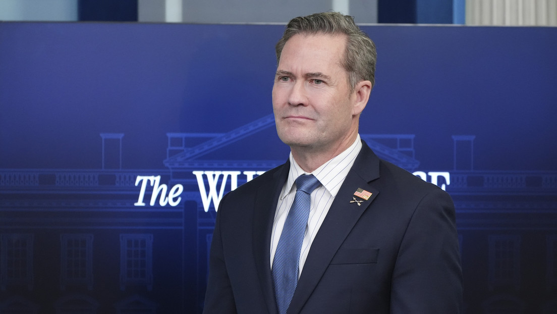 Asesor de Seguridad Nacional de Trump deja su cargo