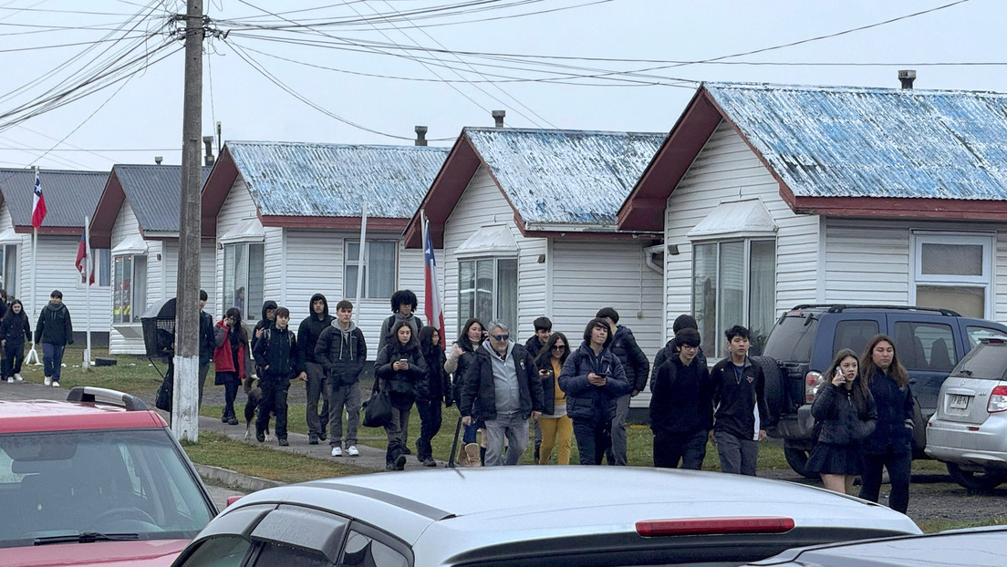 Rebajan previsión de tsunami en Chile pero prohíben acercarse al borde costero