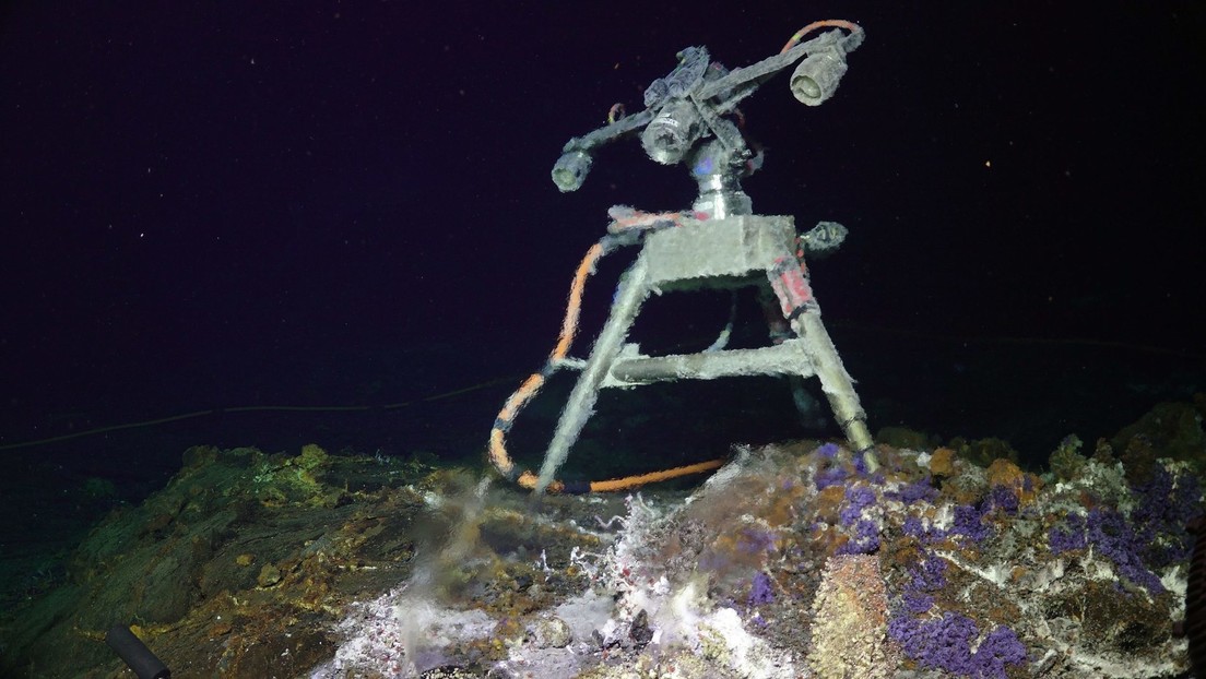 El volcán submarino más activo, aunque poco conocido, "explotará" en cualquier momento