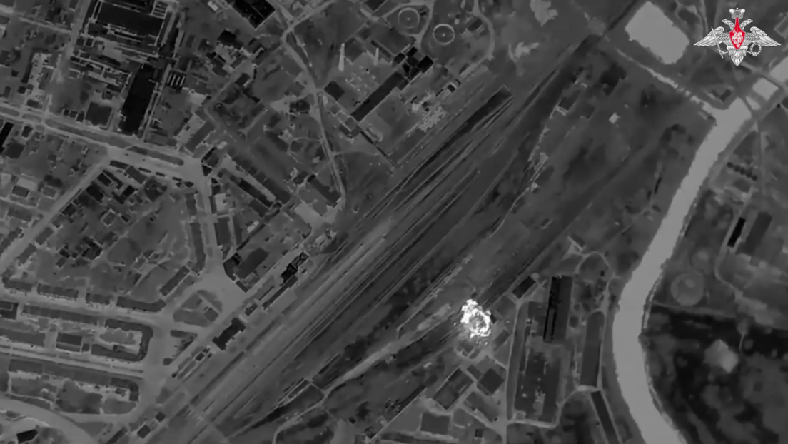 VIDEO: Tropas rusas aplastan un depósito de municiones y un taller ucranianos