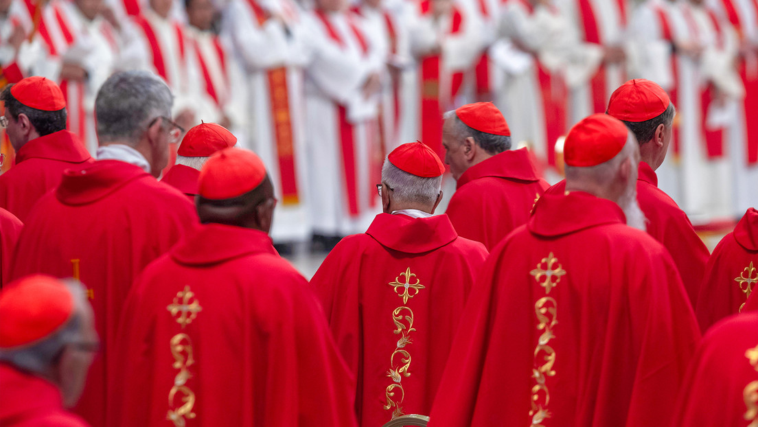 El cónclave para elegir nuevo papa mueve una pecaminosa industria