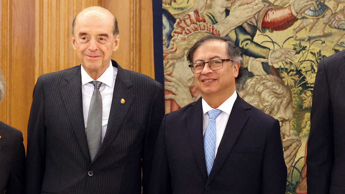 "Viejo loco decrépito": Excanciller desvela una 'pataleta' de Petro en China y le responden