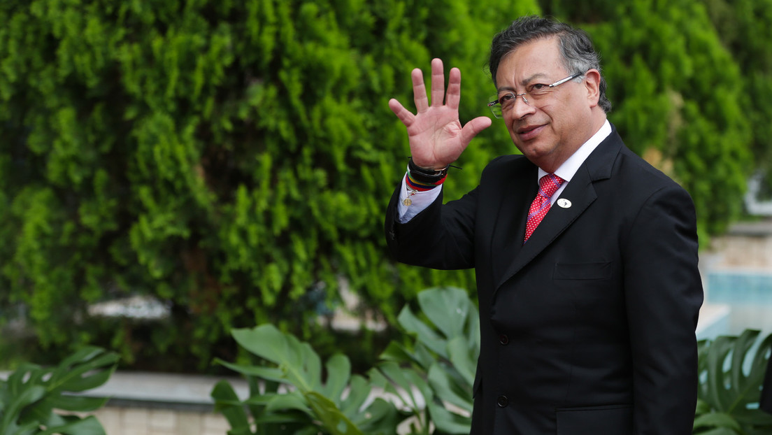 Petro: "Vamos a hablar con Xi Jinping de tú a tú, no como arrodillados"