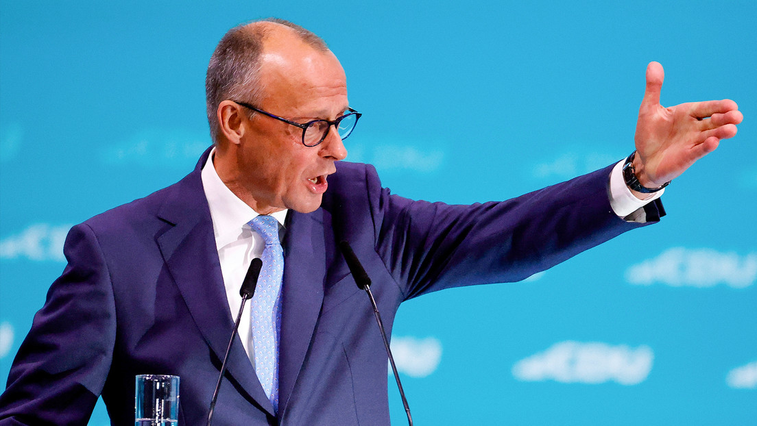 Aumentar gastos en armas: El llamado de Merz en su primera visita al exterior