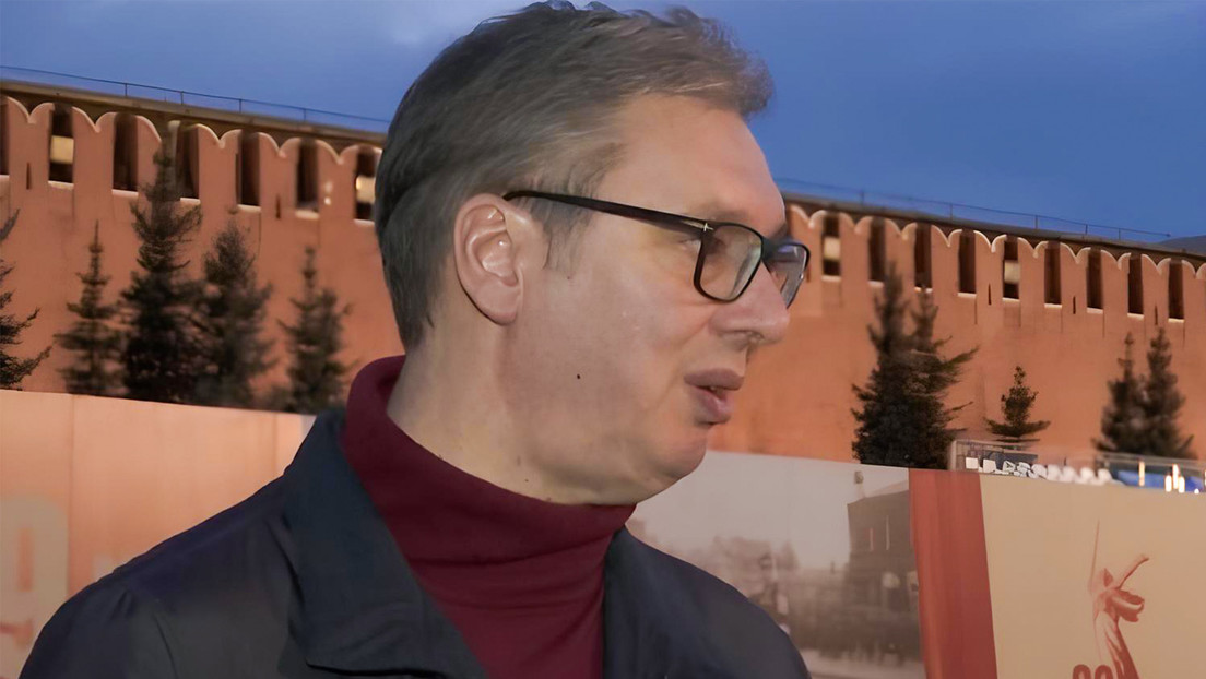 VIDEO: Vucic llega a la Plaza Roja pese a las trabas de la UE