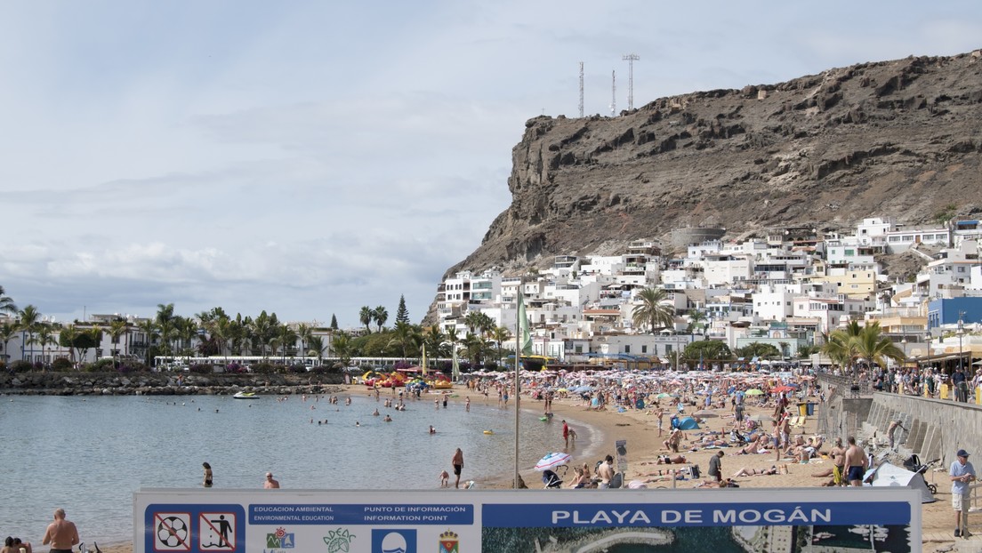 Mata brutalmente e intenta descuartizar a una colombiana en una isla española