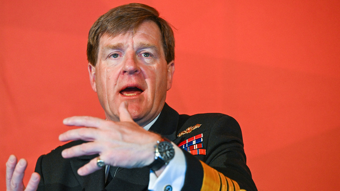 Un amorío no es un delito, pero hunde al jefe de la Marina británica