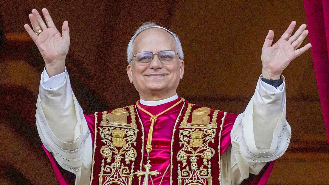 El Vaticano presenta el escudo y el lema del nuevo papa (IMAGEN)