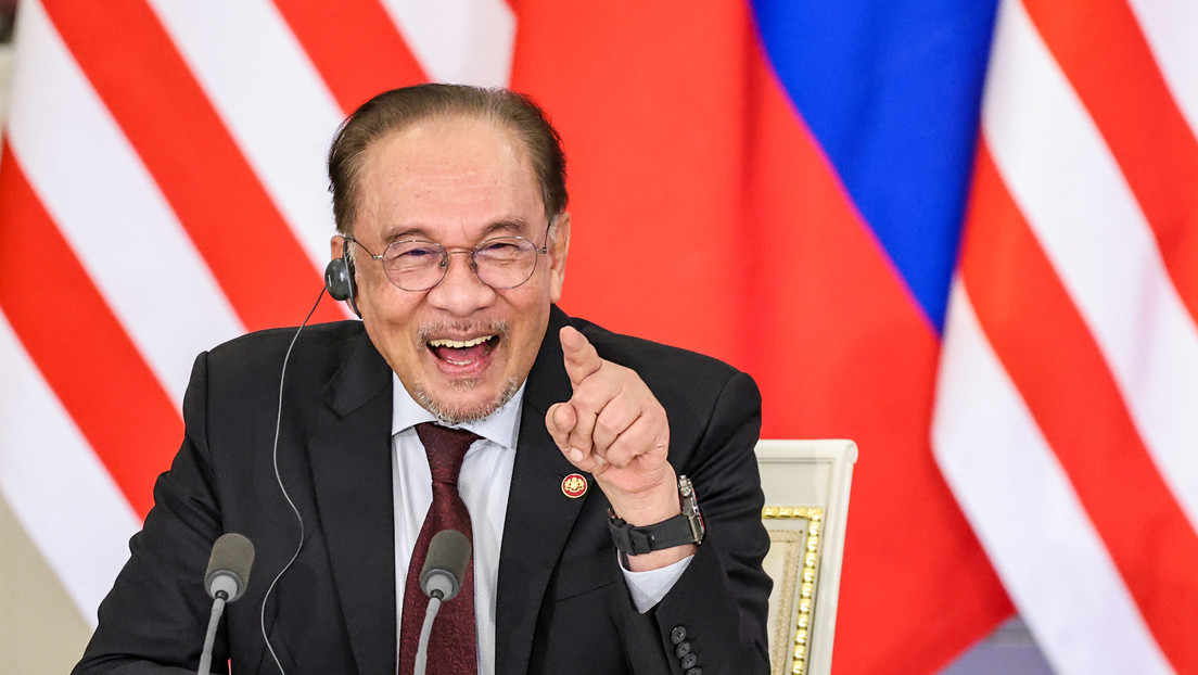 VIDEO: La pregunta con truco de Putin al primer ministro malasio