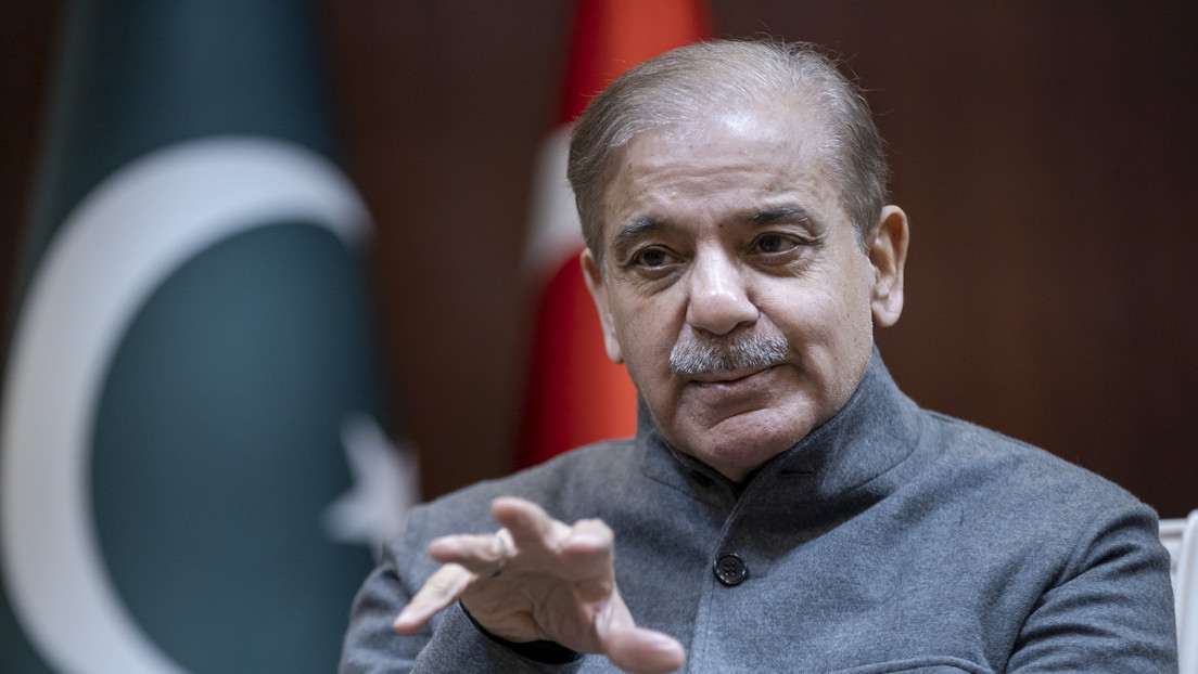 El primer ministro de Pakistán estaba nadando mientras su país era bombardeado