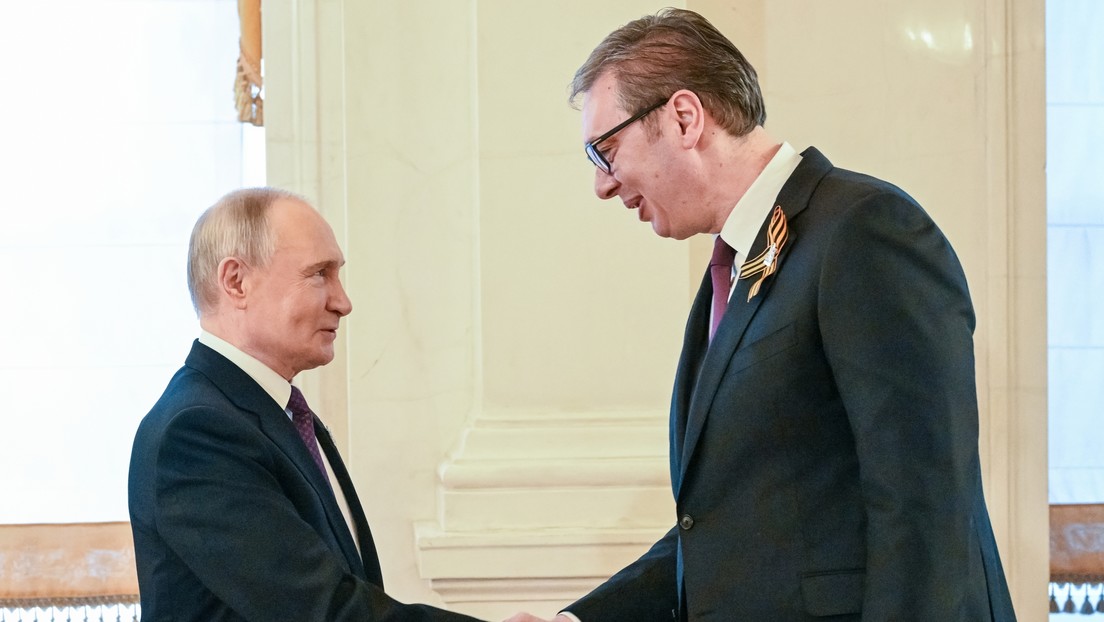 "No me esconderé debajo de la mesa": Vucic responde a la UE sobre su visita a Moscú