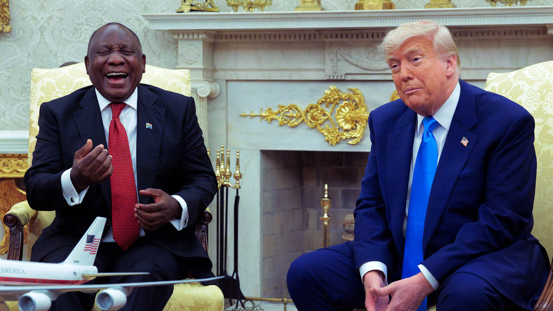 El presidente de Sudáfrica bromea con donar un avión a EE.UU. y Trump responde