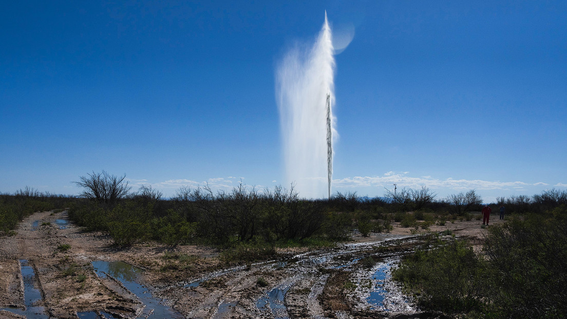 Advierten del riesgo de fugas de agua tóxica en el mayor campo petrolero de EE.UU.