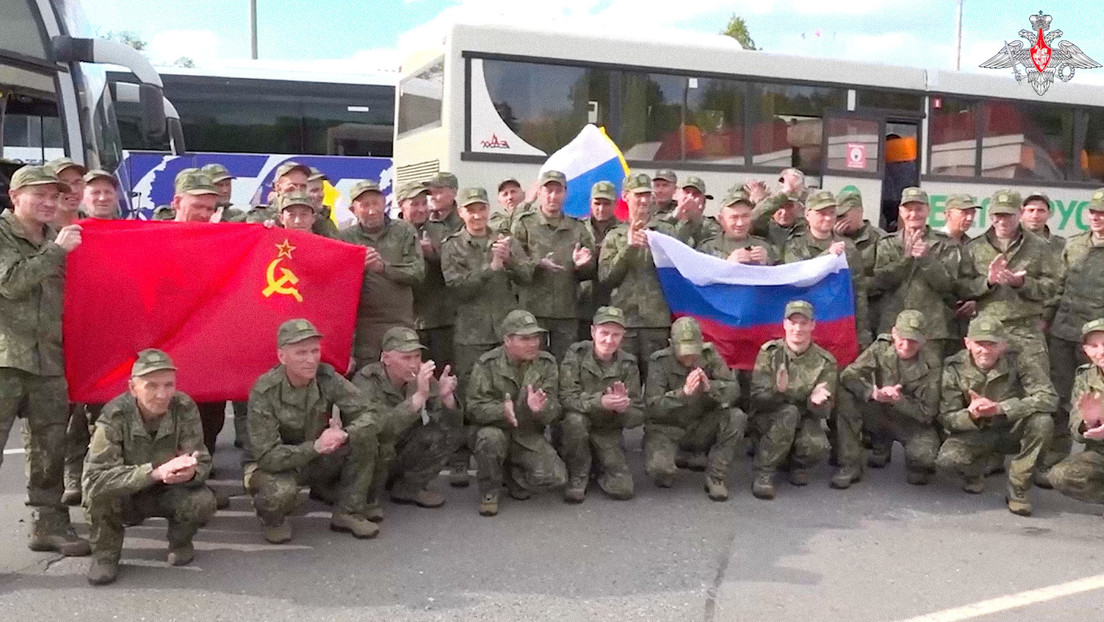VIDEO: Primeras imágenes de ciudadanos rusos liberados tras un canje a gran escala con Ucrania