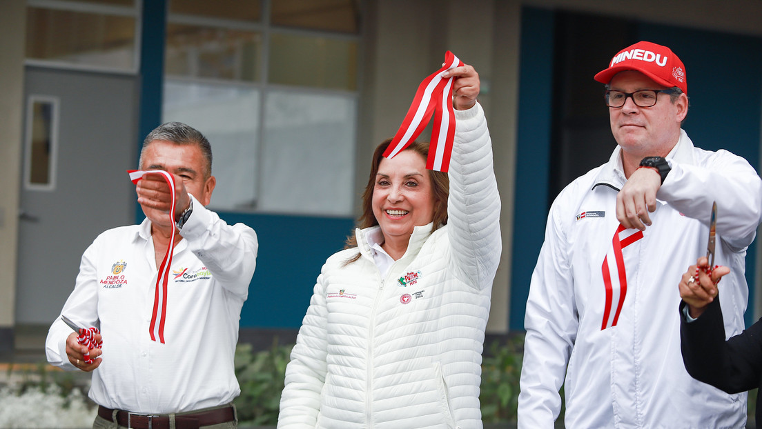 Boluarte se burla de su alta desaprobación: "Pónganme cero cero y nos vamos a penales"