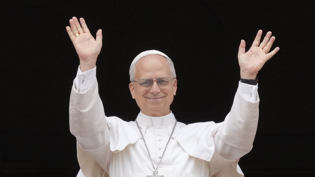 El papa León XIV pide a la curia que trabaje sin prejuicios y con "buena dosis de humor"