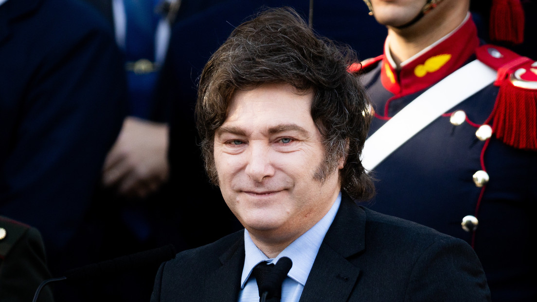 Milei oficializa polémica (y dura) reforma migratoria