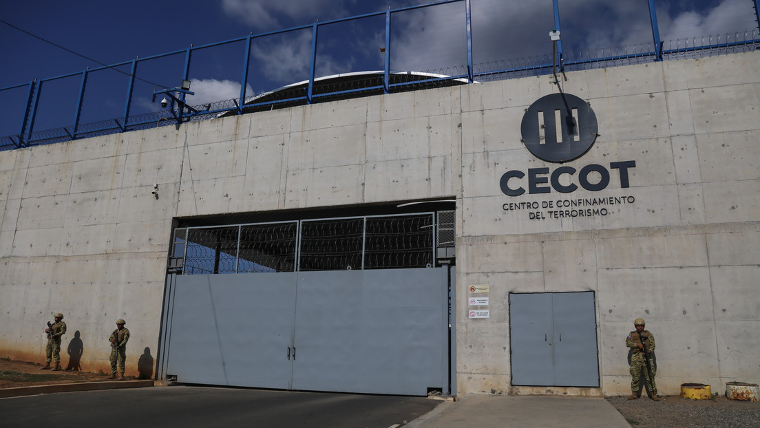 Alcalde propone trasladar presos peligrosos a cárcel de Bukele para que "tengan pánico"