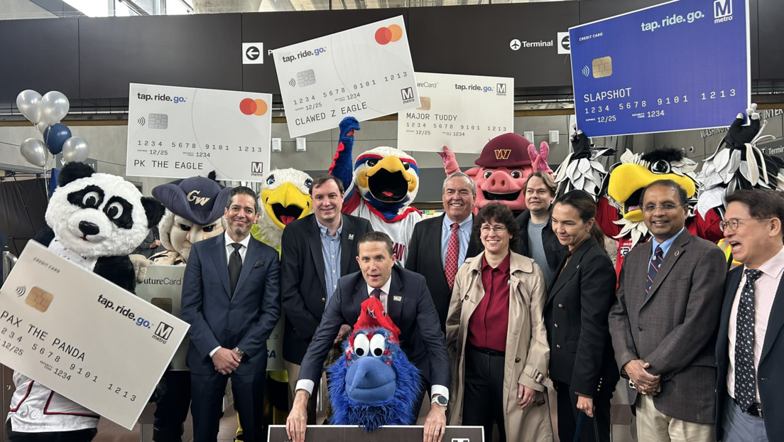 Nuevo sistema de pago del metro de Washington D.C falla en una transmisión en vivo (VIDEO)